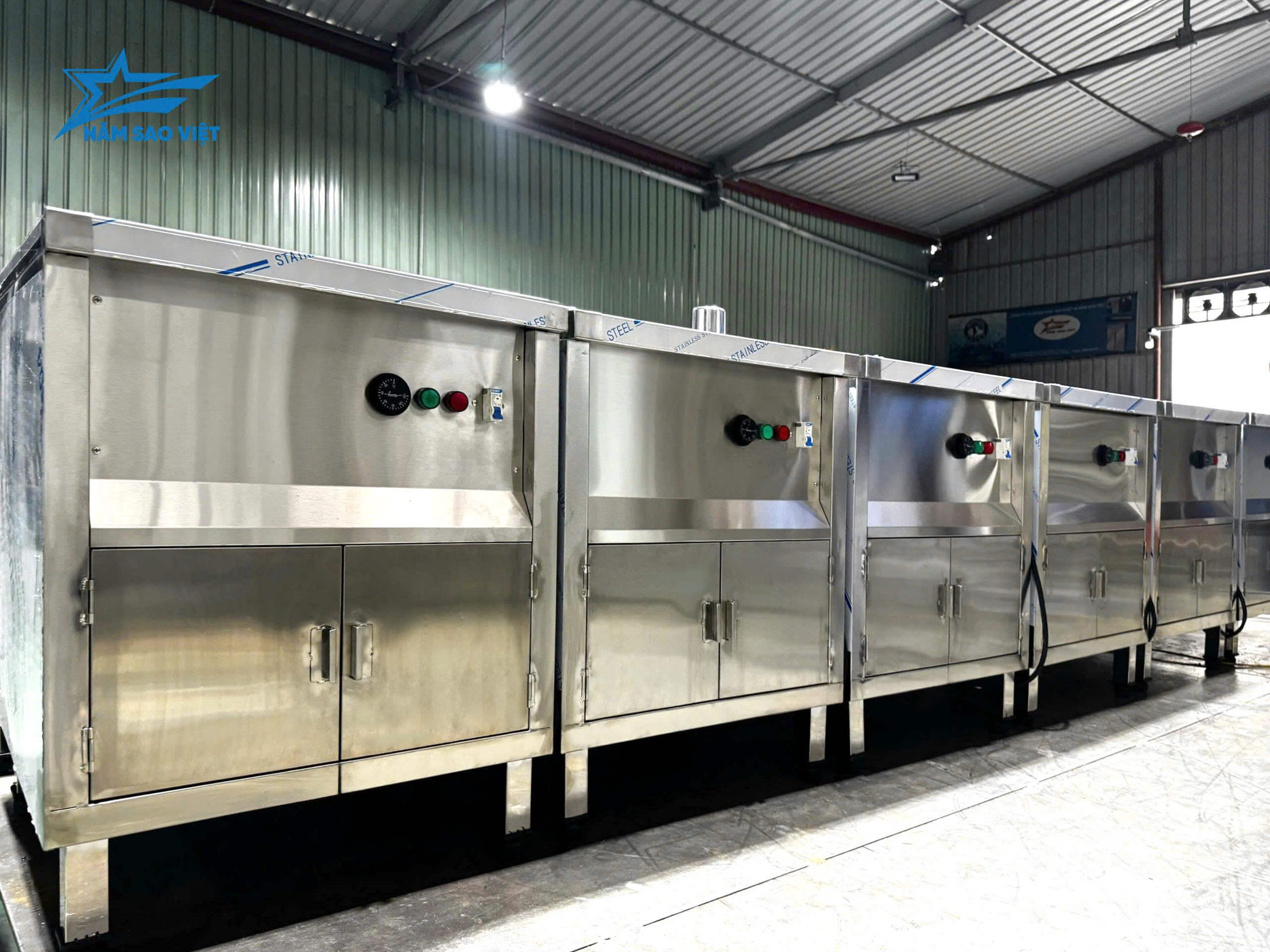 BÀN GIỮ NÓNG THỨC ĂN